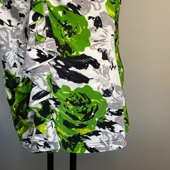 Brochure Women's Abstract Off-Center V-neck Ruffled Sleeveless Satin Blouse Med - Picture 4 of 11